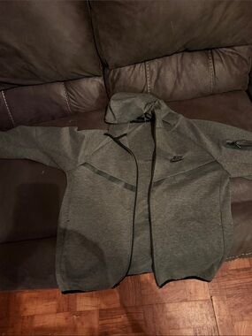 Nike Men's Dark Gray Full-Zip Performance Hoodie Jacket